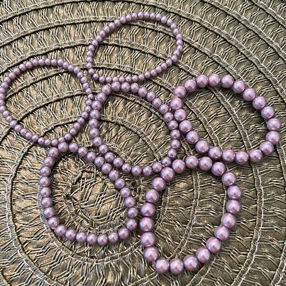 NWT Angelas Designs 6 handmade lavender faux pearl bracelets great for stacking - Picture 2 of 4